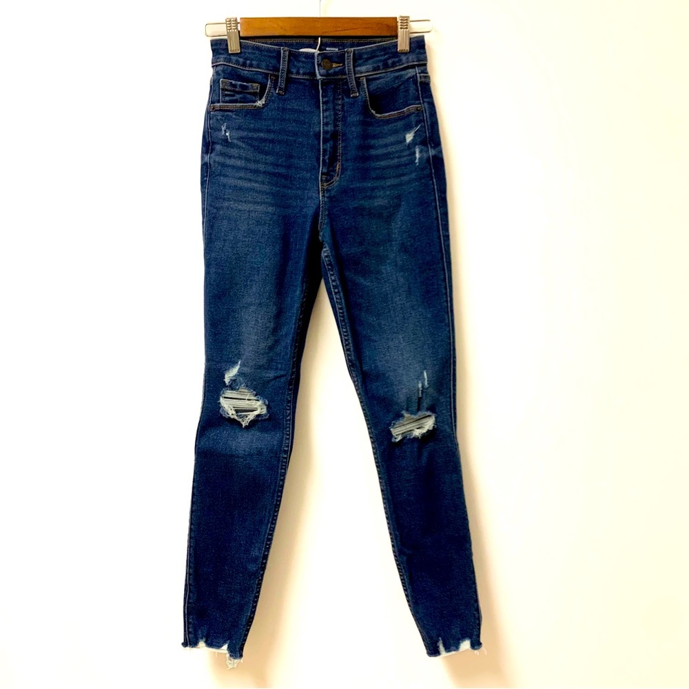 Old Navy Women’s Size 2 Rockstar Super Skinny Extra High Rise denim Jeans
